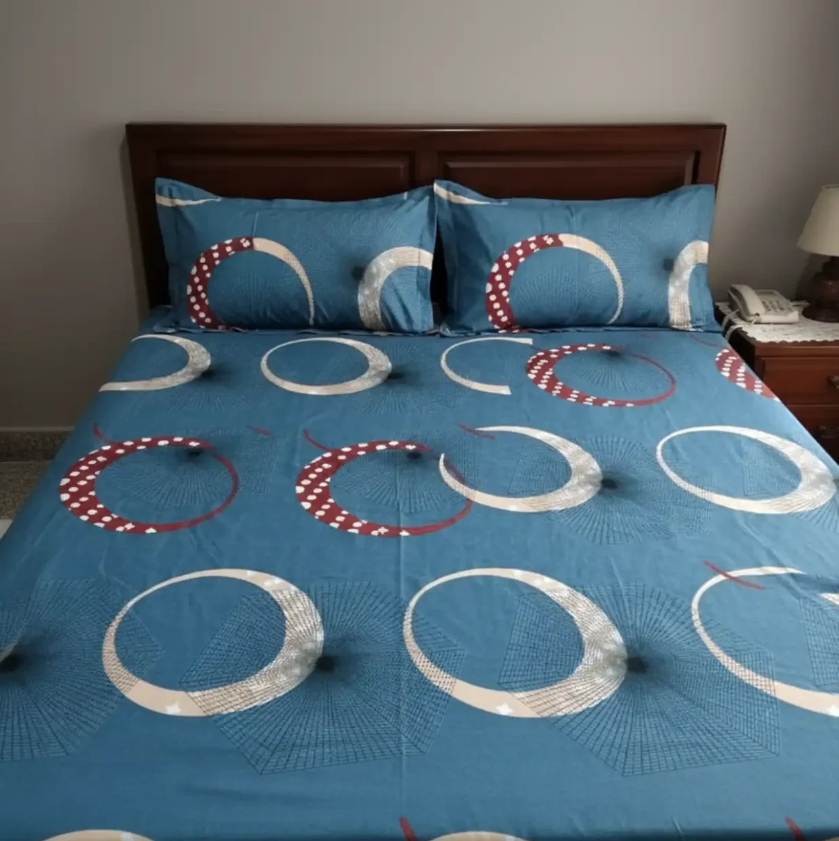 Monochrome Leaf Design Bedsheet - Image 2