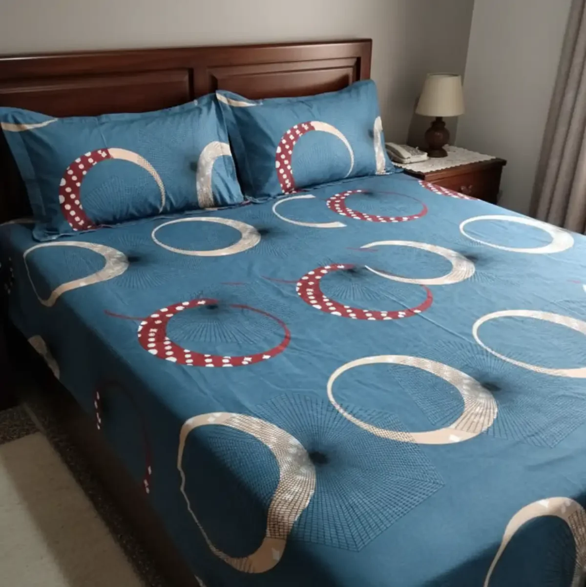 Monochrome Leaf Design Bedsheet - Image 4